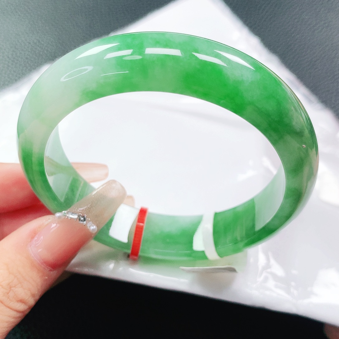 翡翠手镯未镶嵌57圈