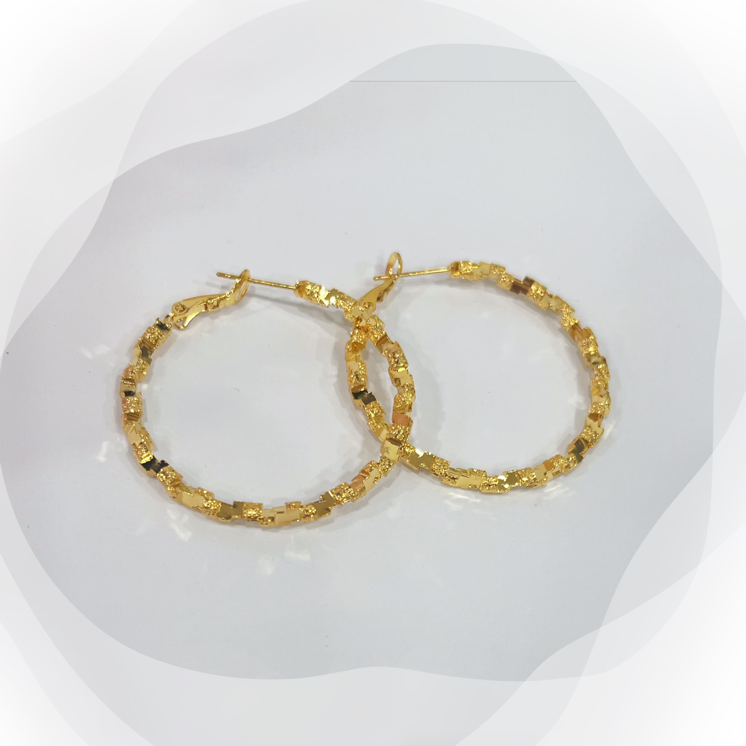 合金耳饰 1496合金高级感爆闪波浪碎冰耳圈（直径3.5cm)