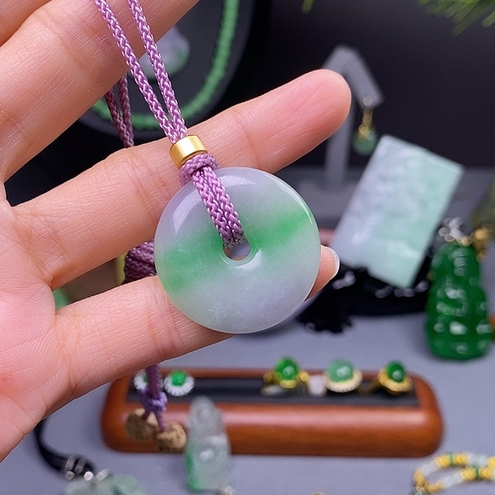 翡翠未镶嵌吊坠(赠链)