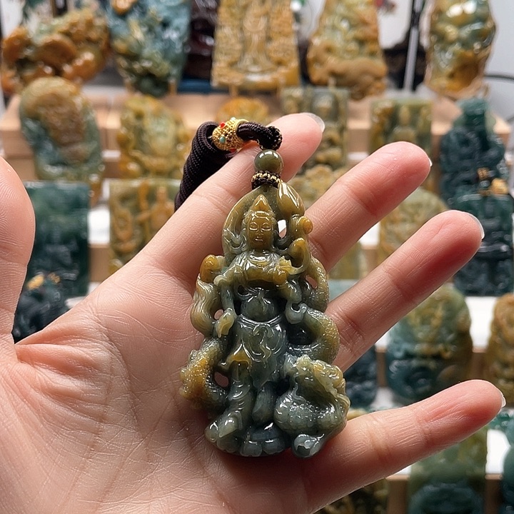 翡翠颈饰未镶嵌逍*天然翡翠A货观音