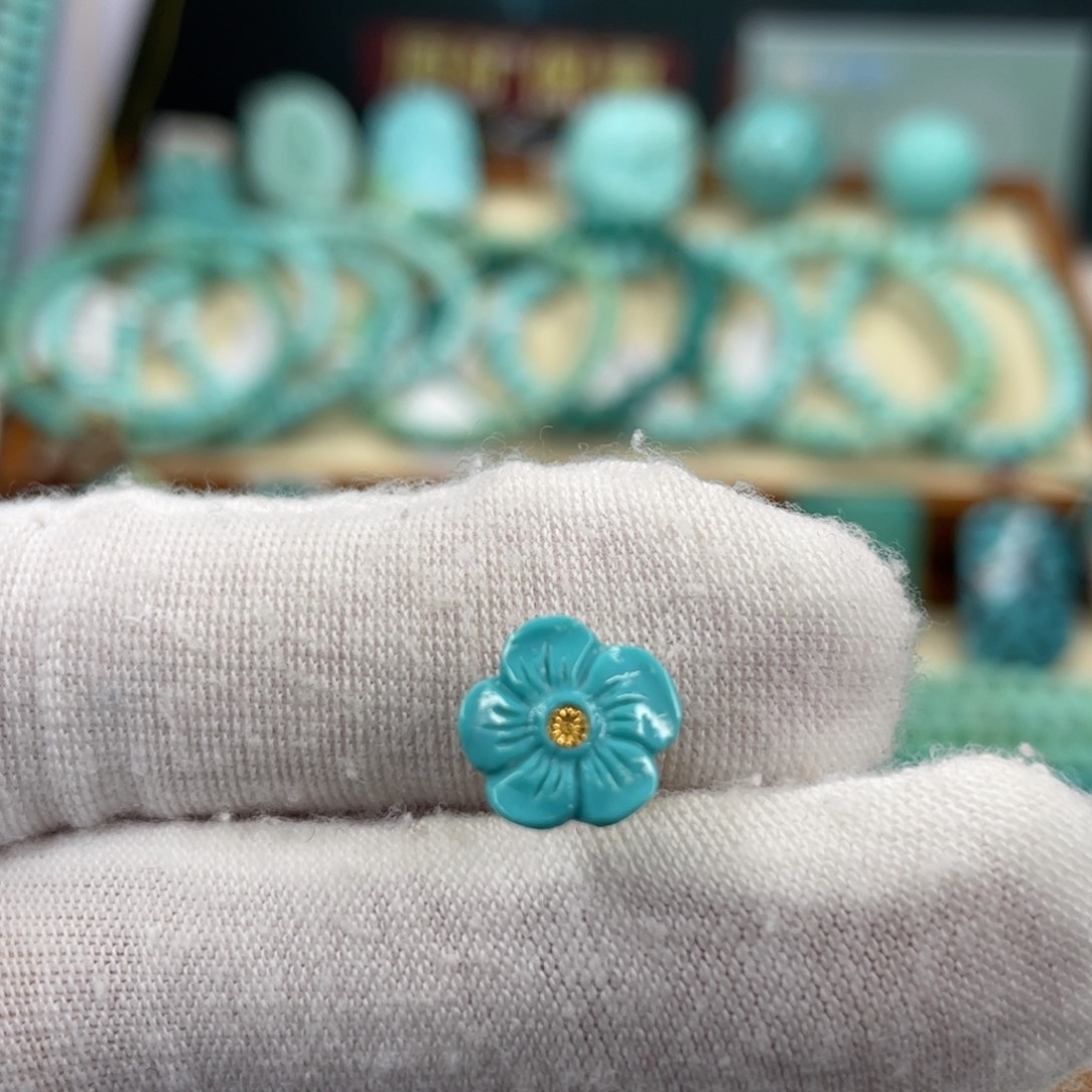 绿松石未镶嵌颈饰