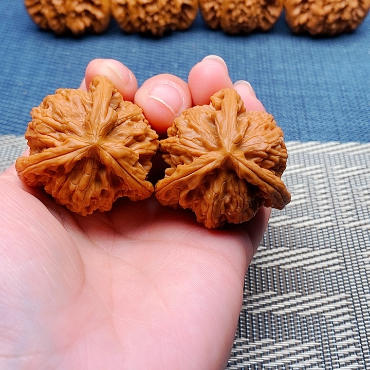 用***1文玩核桃吊坠三棱