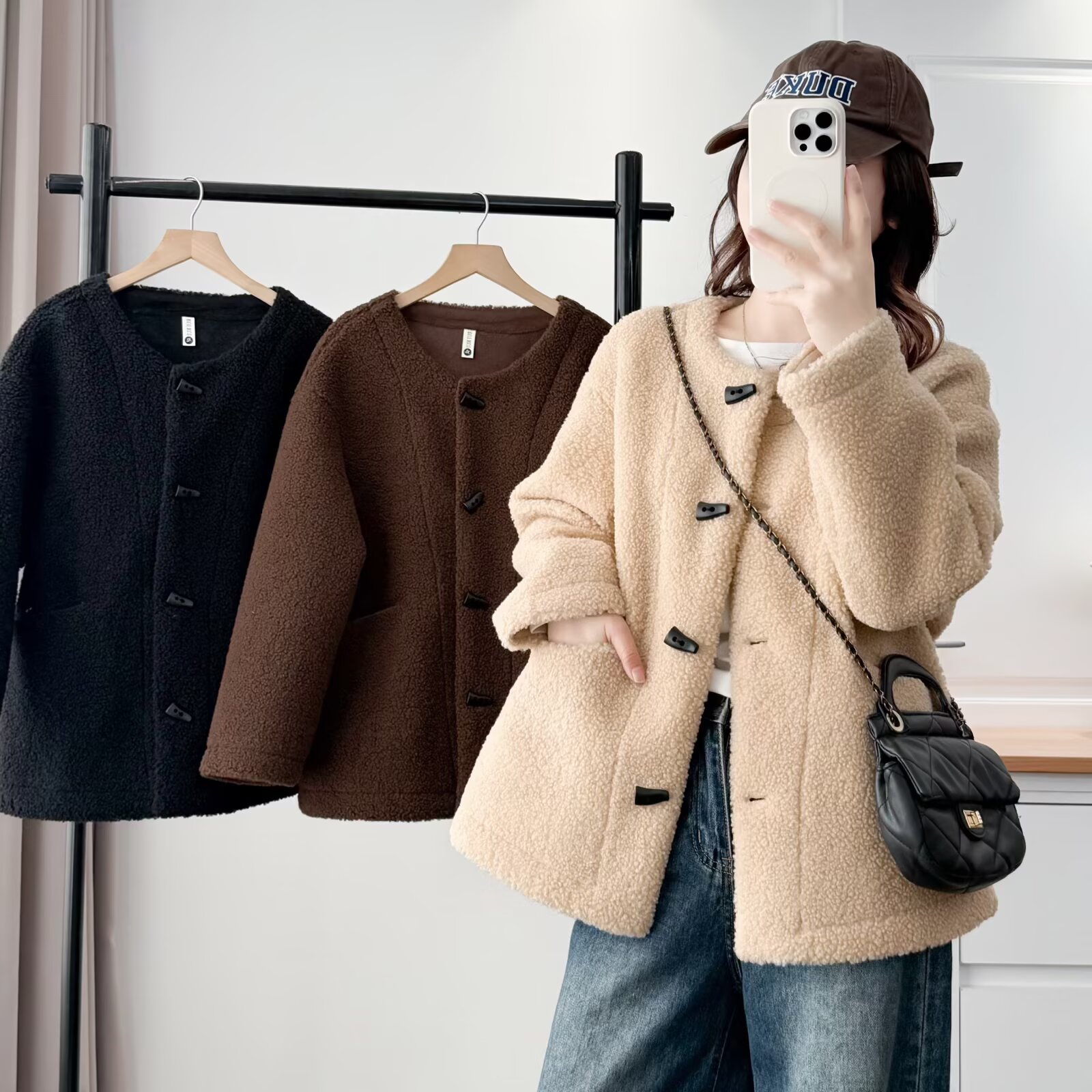 2025大码牛角扣圆领女长袖冬季保暖短外套加厚女装上衣韩版2529