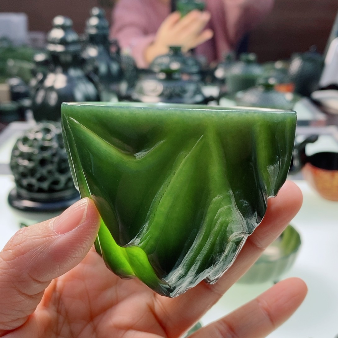 和田玉（青玉）摆件未镶嵌微瑕