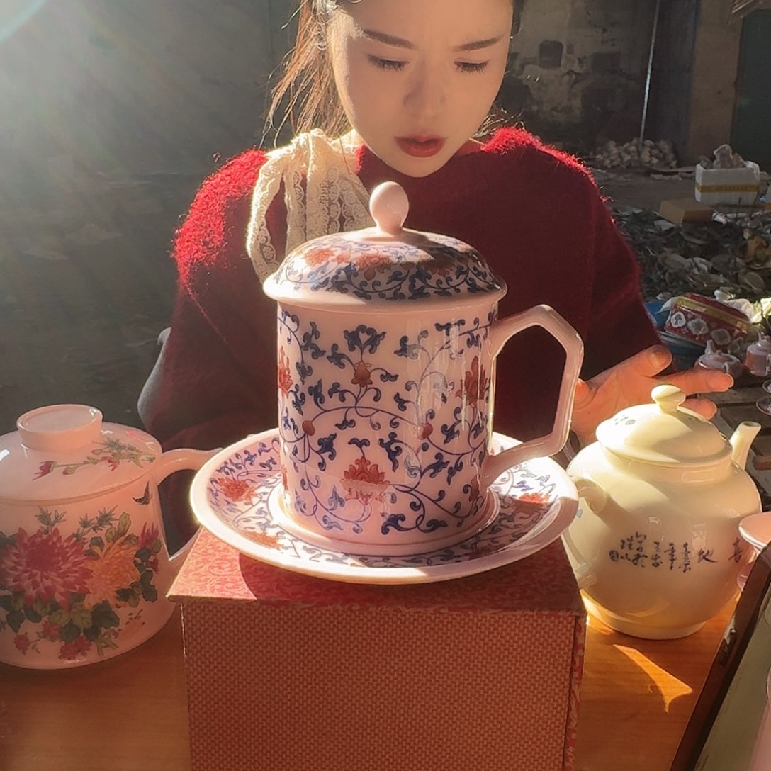 陶摆件景德镇陶瓷红xixi缠枝釉里红带托办公杯（礼盒）