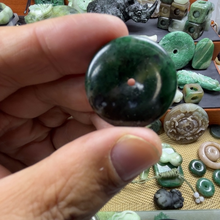 独山玉未镶嵌珠宝半成品