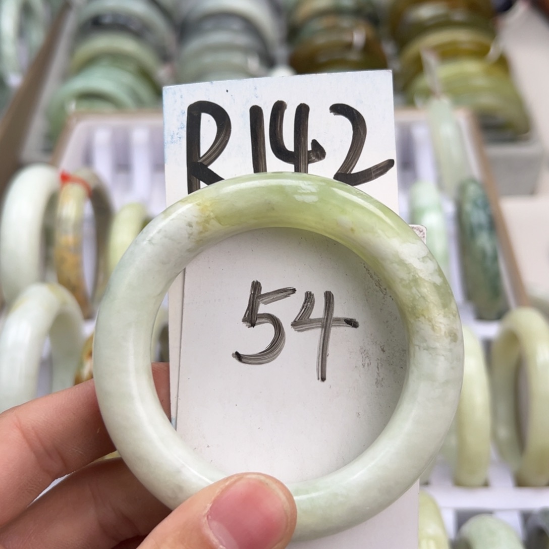 岫玉手镯未镶嵌岫玉