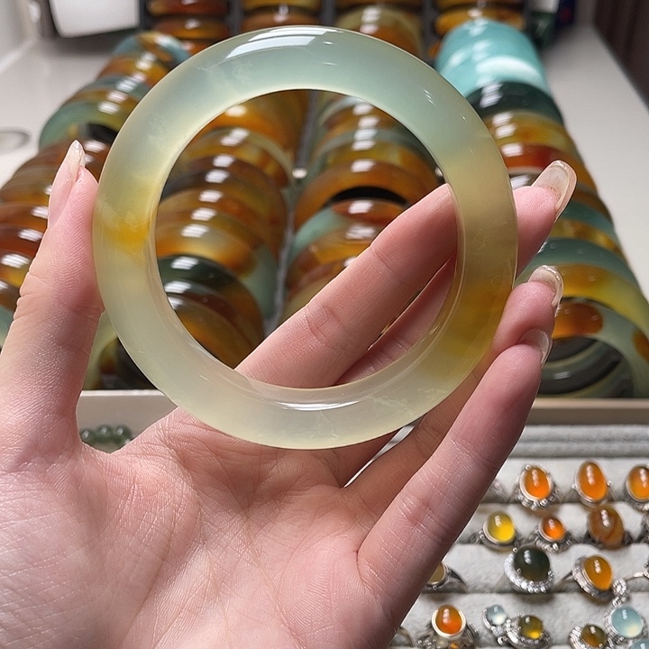 明***好未镶嵌蛇纹石玉手镯