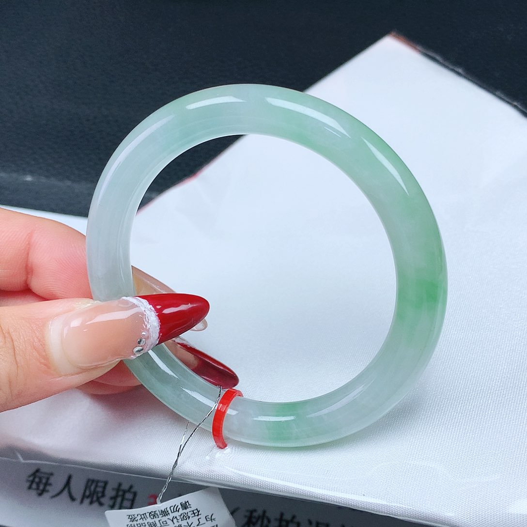 翡翠手镯未镶嵌52圈
