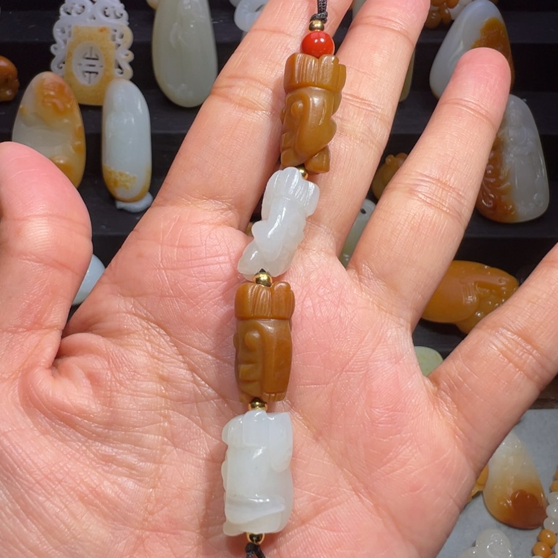 和田玉颈饰未镶嵌