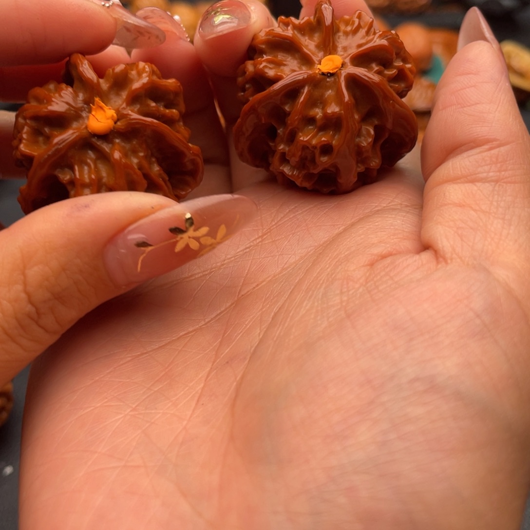 祥****把件文玩核桃三棱