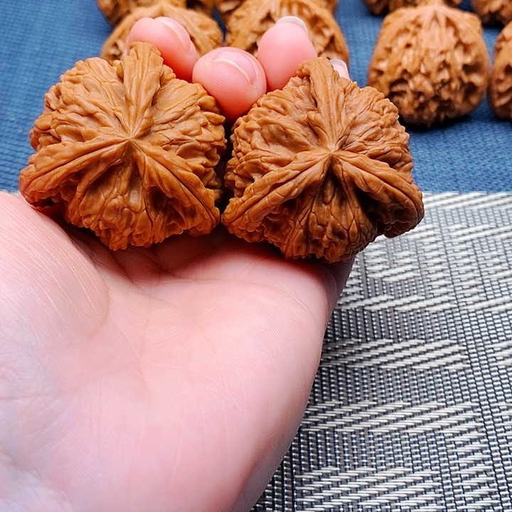 N***a吊坠文玩核桃三棱