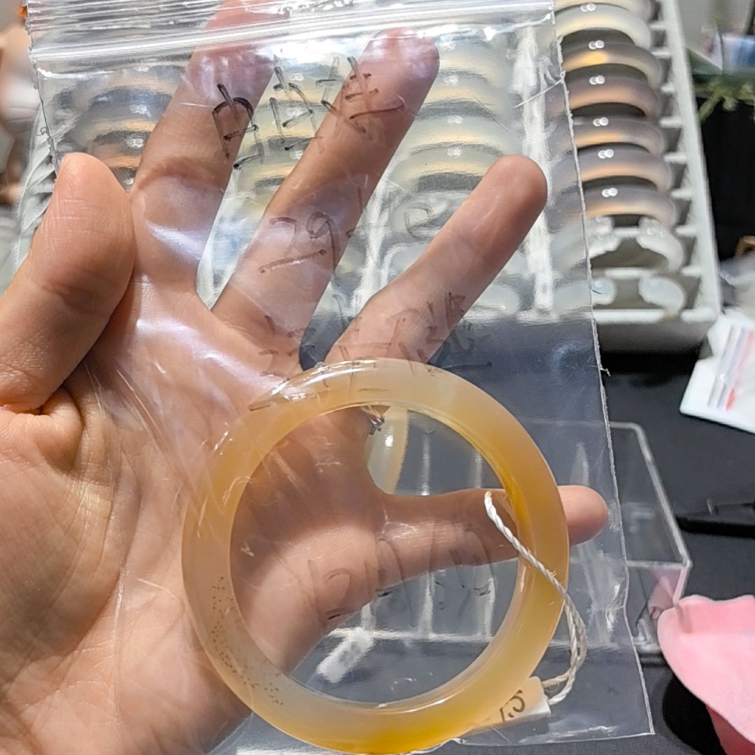 由***妹玛瑙/玉髓未镶嵌手镯