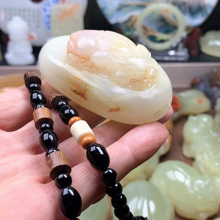 石英质玉颈饰未镶嵌