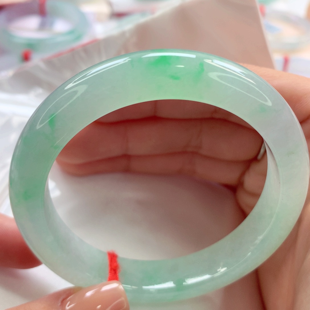 翡翠手镯未镶嵌师妹