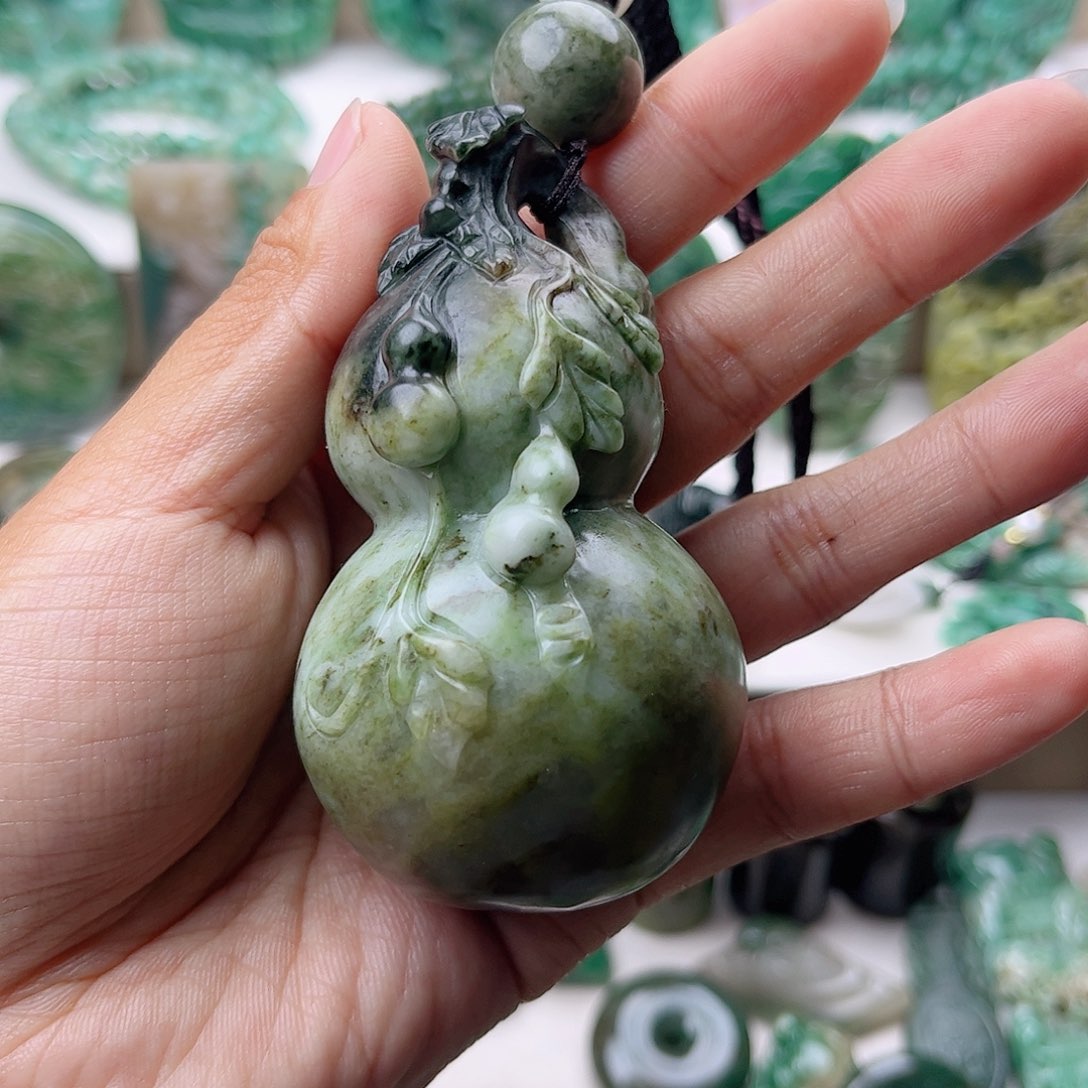 独山玉手把件未镶嵌朔*