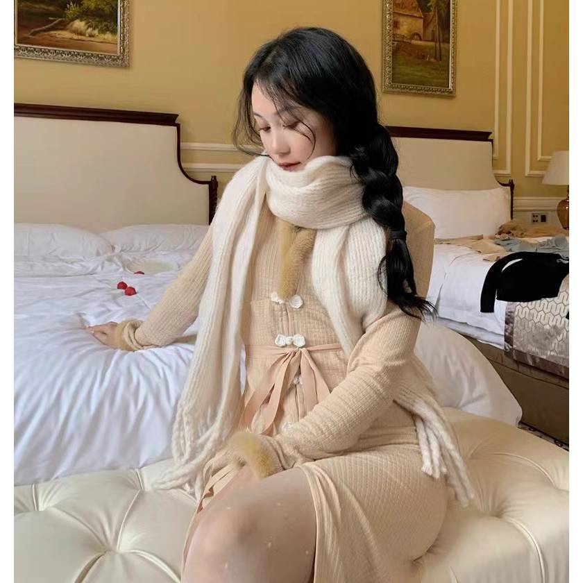 MONI 法式复古秋冬新款长袖打底针织连衣裙女中长款修身显瘦V领