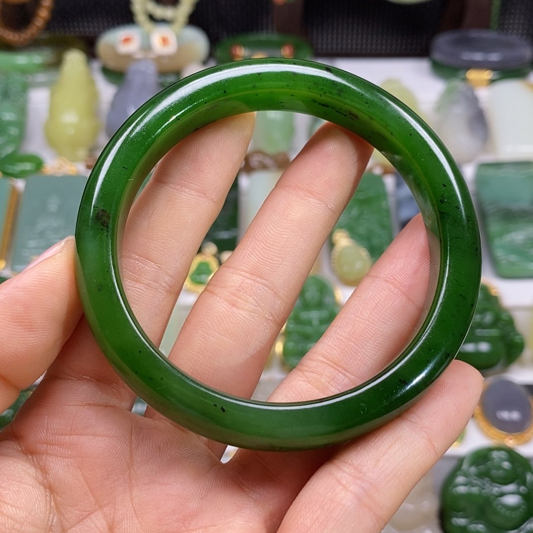 和田玉未镶嵌颈饰A****g