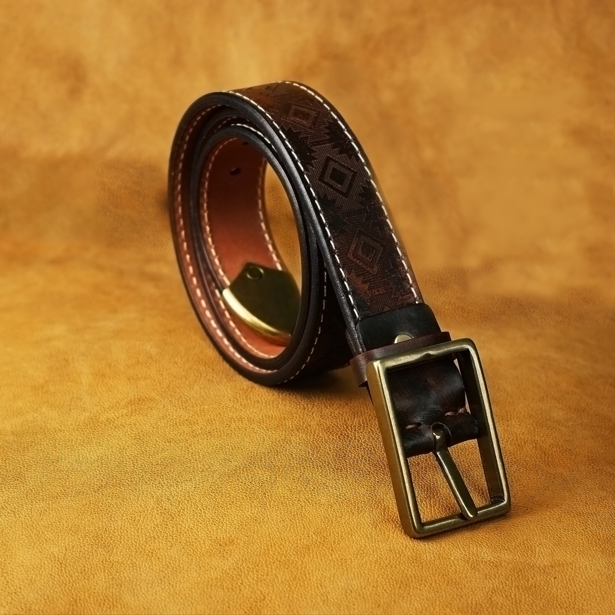 男士民族花纹风艾德莱斯头层牛皮皮带