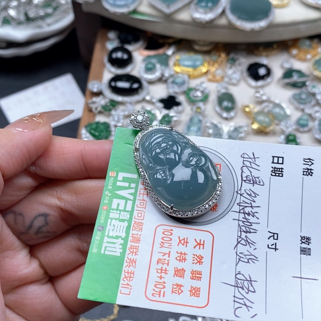 翡翠颈饰未镶嵌翡翠