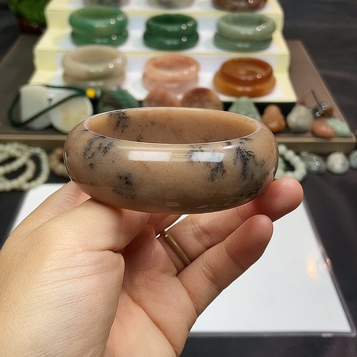 石英质玉手镯未镶嵌