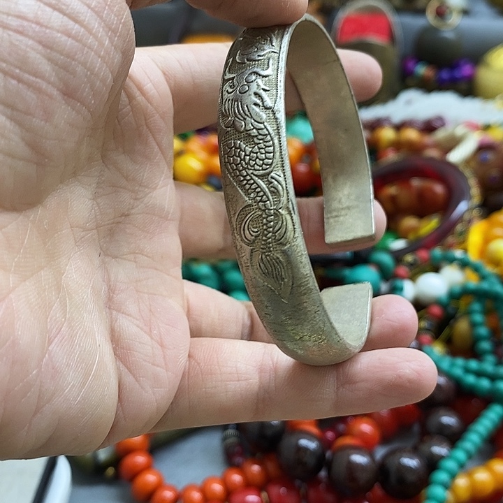 2335588988899878988888