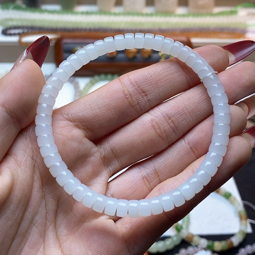 和田玉手链未镶嵌羊脂白药片珠卡六