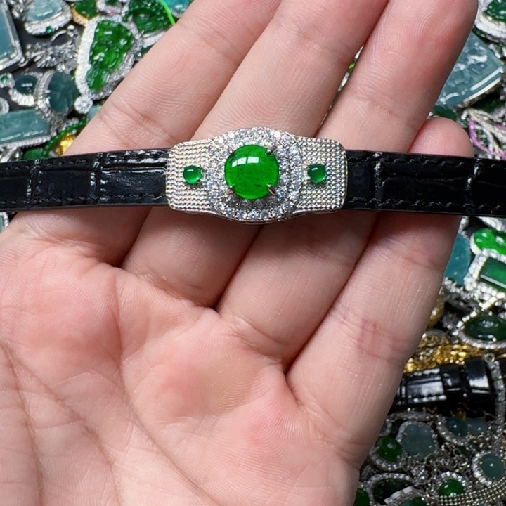 翡翠未镶嵌颈饰天然A货翡翠放漏