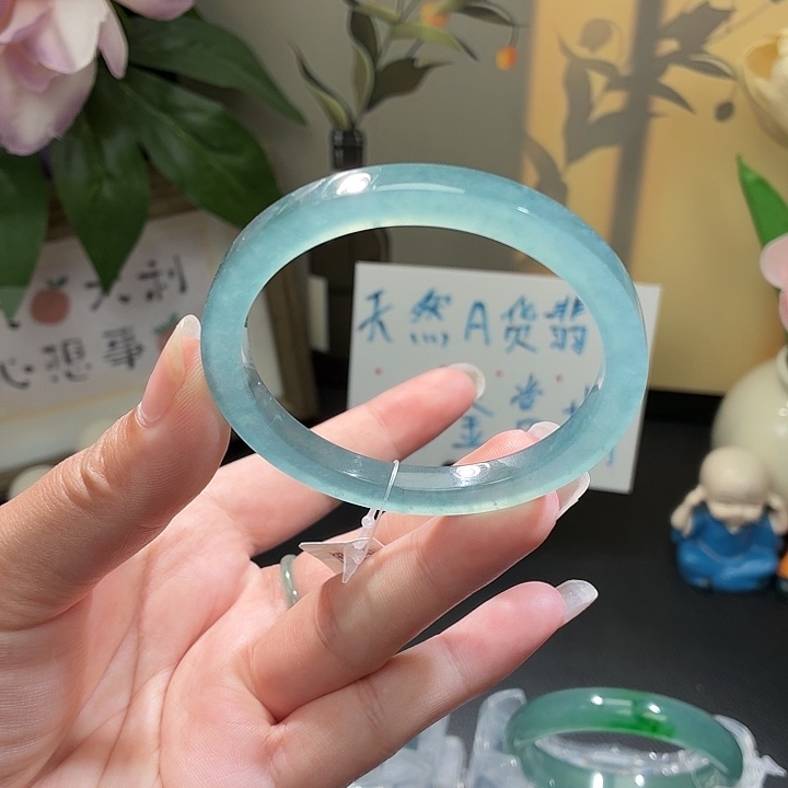 翡翠未镶嵌手镯冰蓝