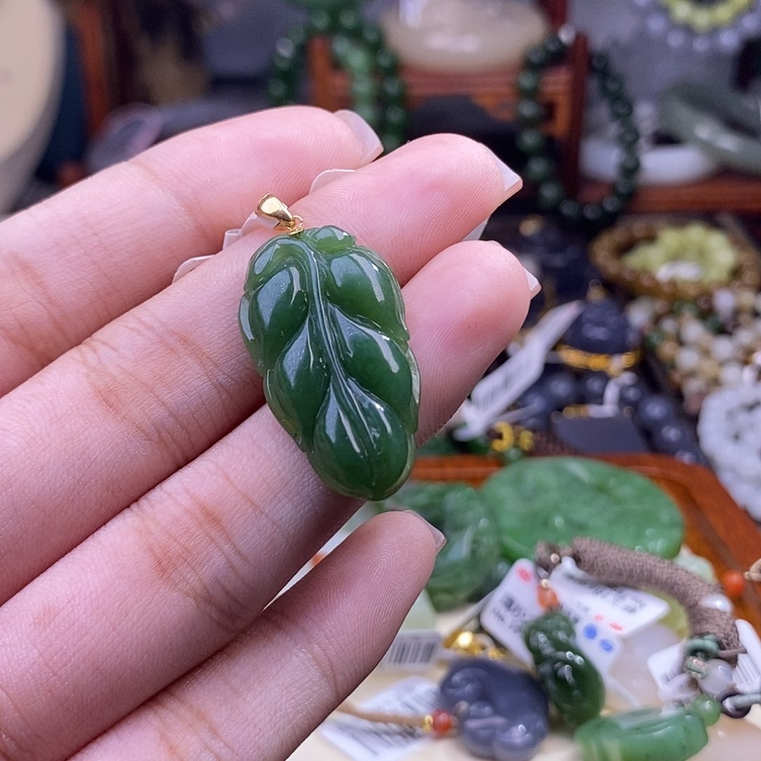 和田玉清货价金镶碧玉叶子未镶嵌