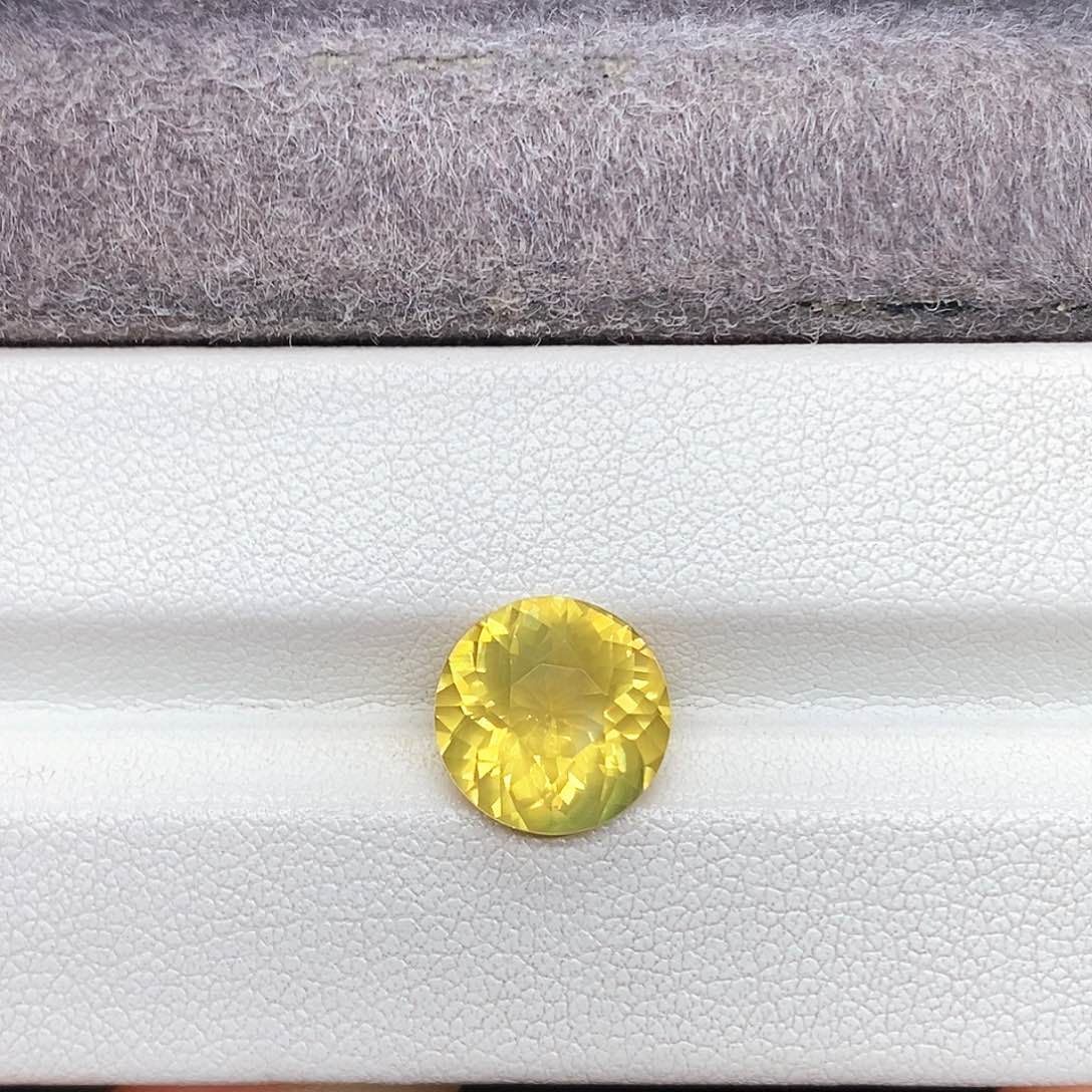 蓝宝石裸石未镶嵌4.41克拉天然黄蓝宝