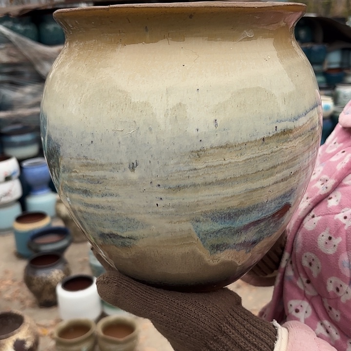 高度25厘米口徑21厘米