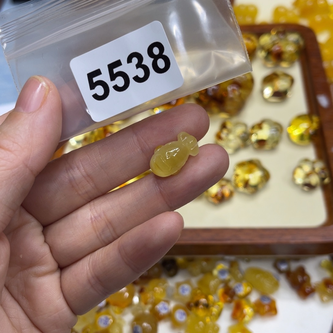 琥珀珠宝奇石未镶嵌