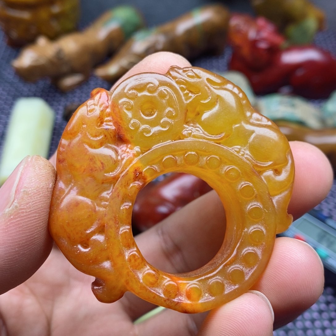 蛇纹石玉颈饰未镶嵌