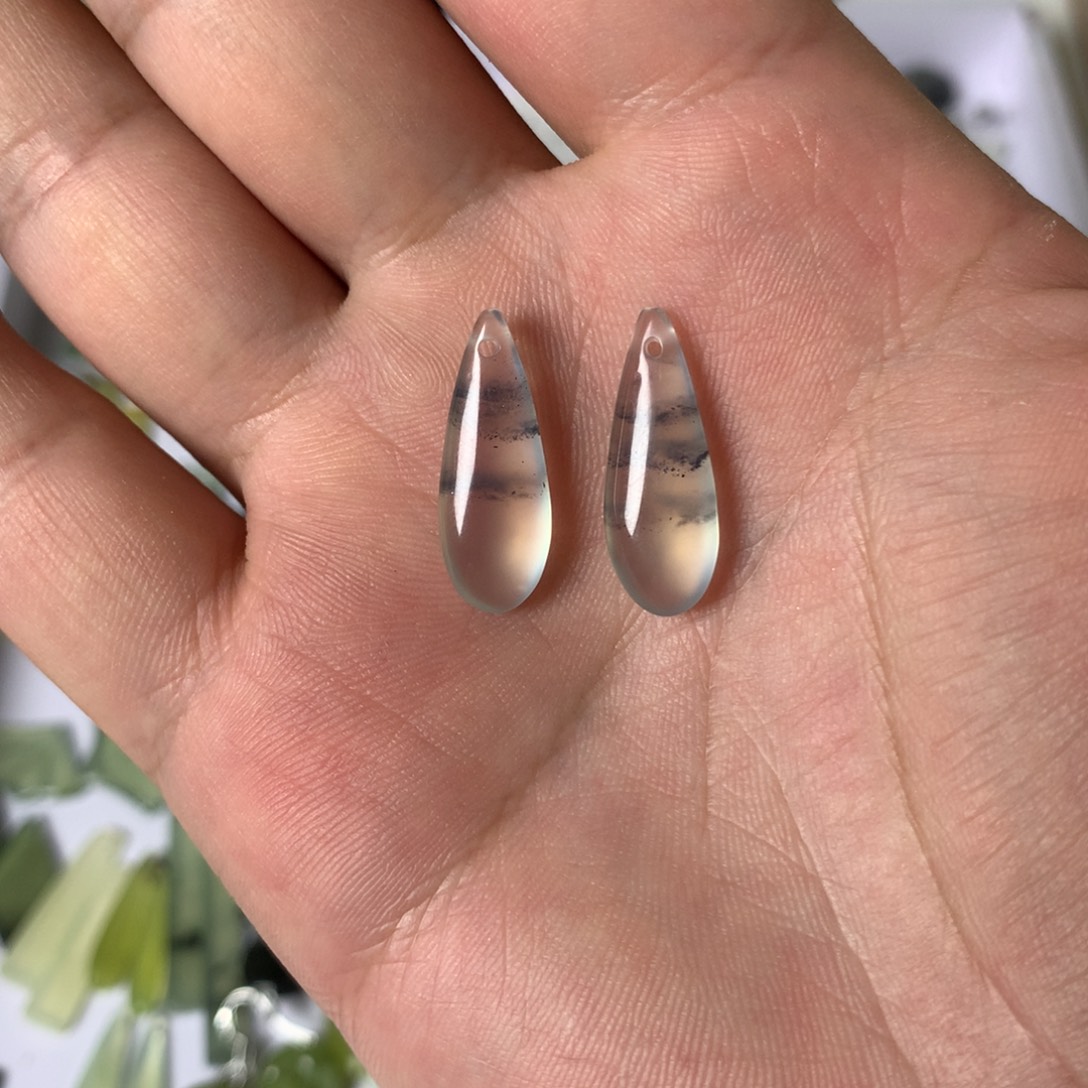 未镶嵌蛇纹石玉耳环