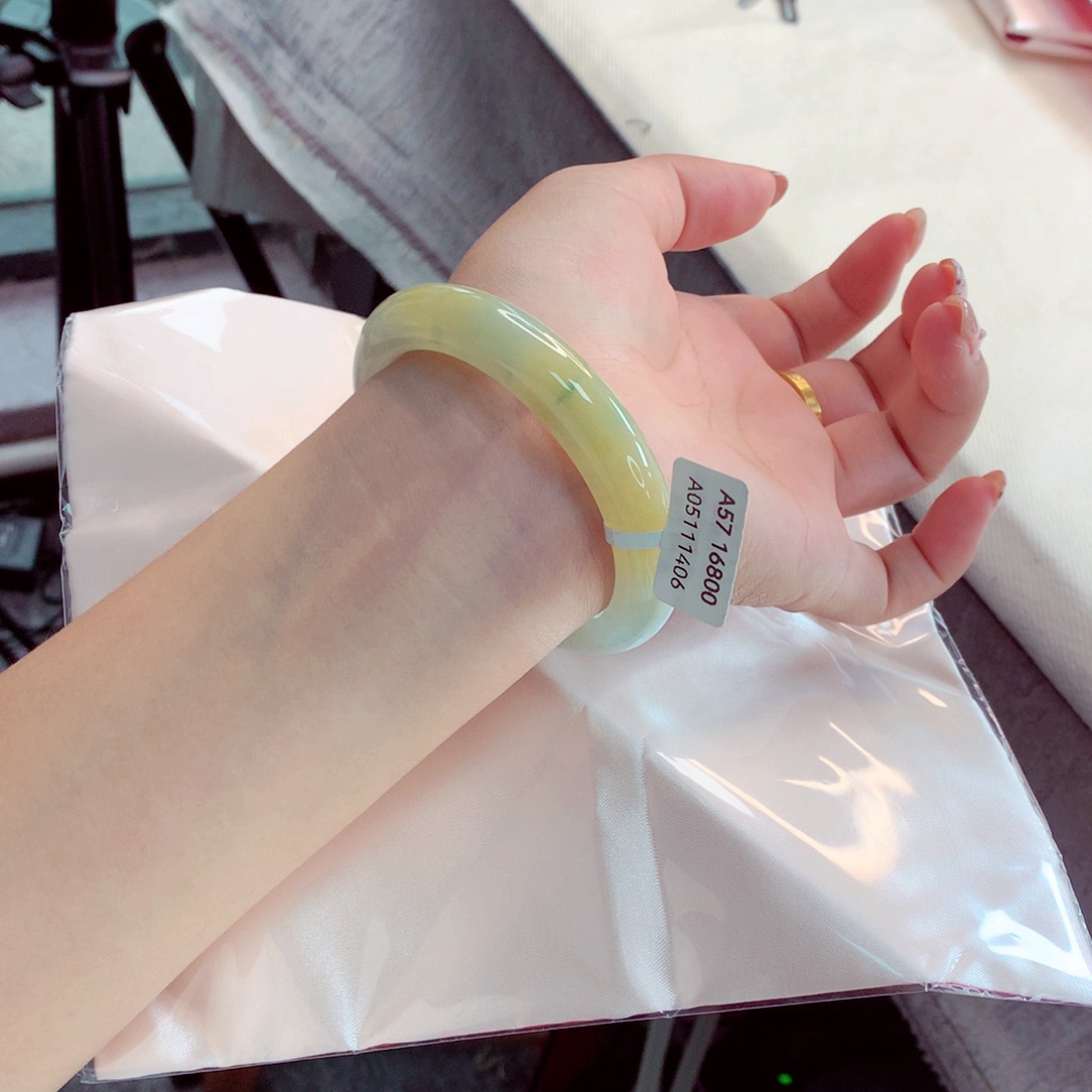 翡翠未镶嵌手镯（26）57正 