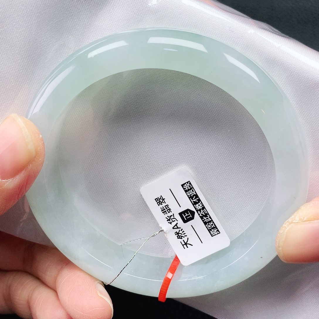 翡翠手镯未镶嵌56圈