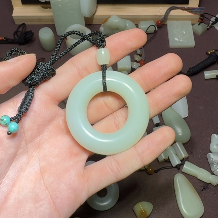 和田玉吊坠(不含链)未镶嵌小**哥