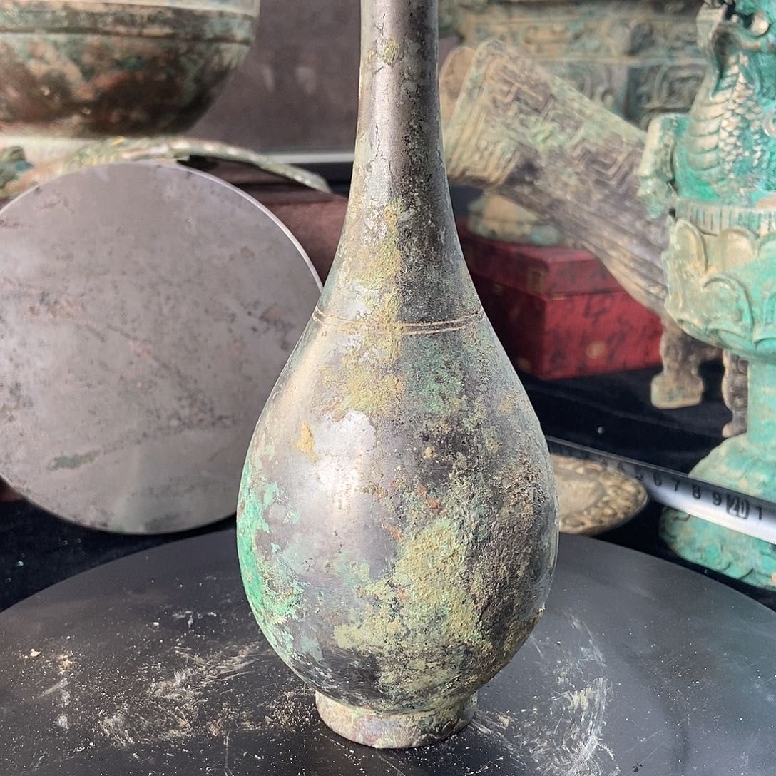 青铜铸梅瓶一件an