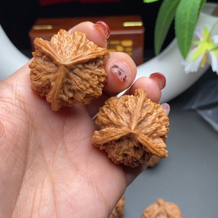 文玩核桃把件三棱