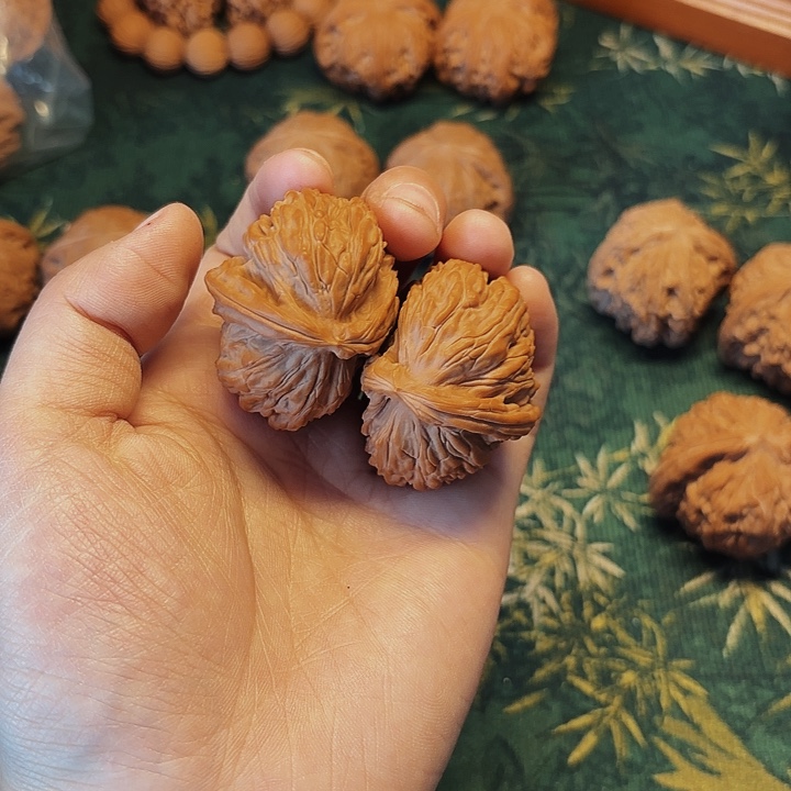 吊坠文玩核桃白狮子半壁