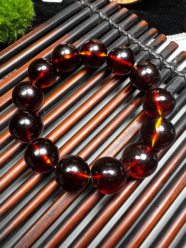 血丝珀手串。880810。