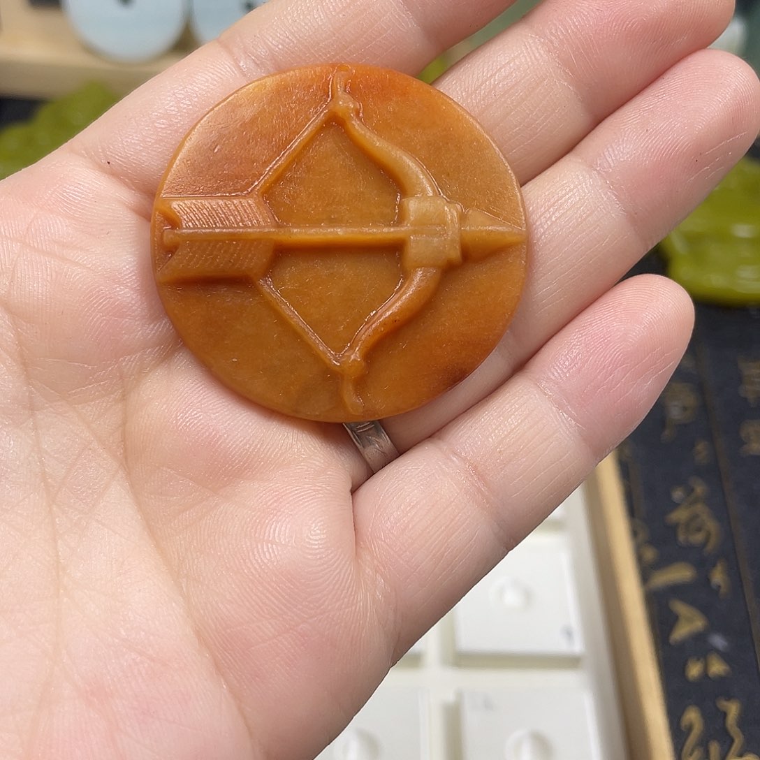 雪***晴蛇纹石玉合金颈饰