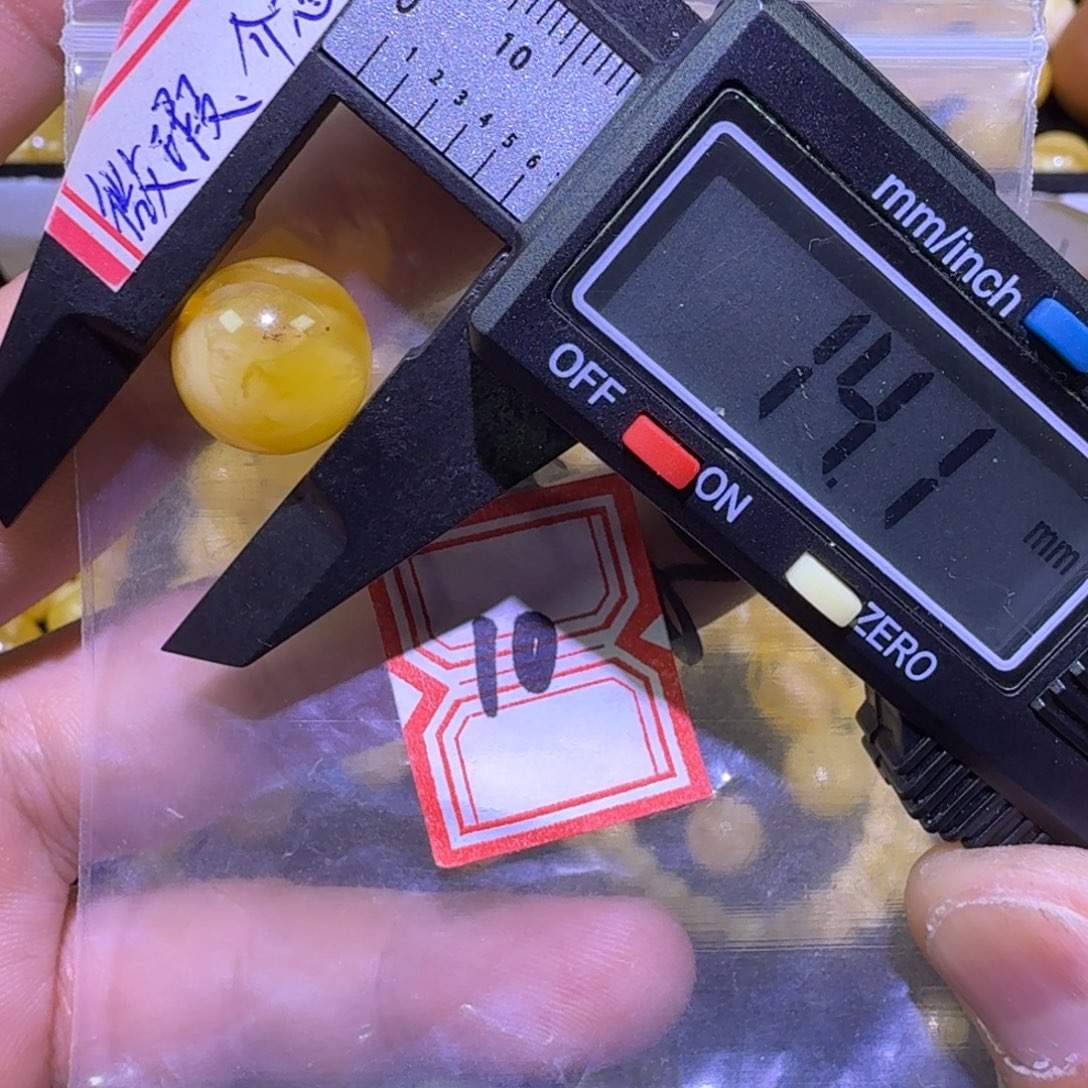 蜜蜡未镶嵌珠宝奇石