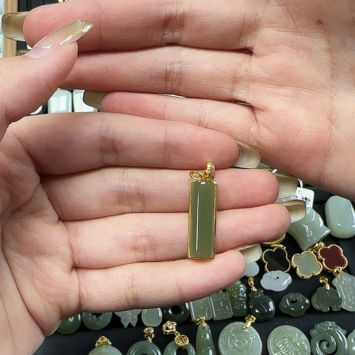 和田玉颈饰银S925镶嵌@****?