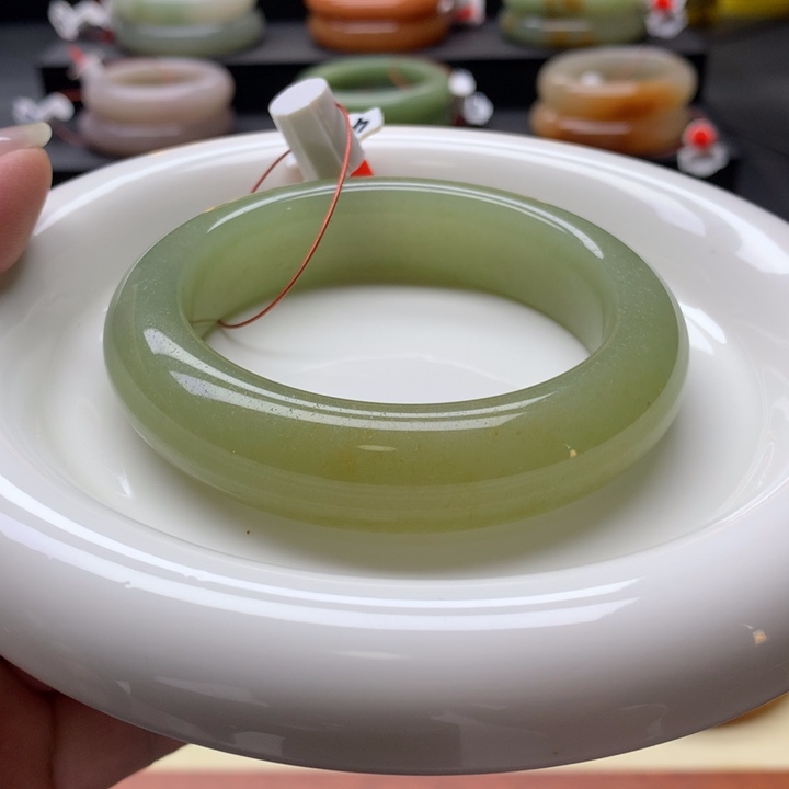 未镶嵌手镯石英质玉