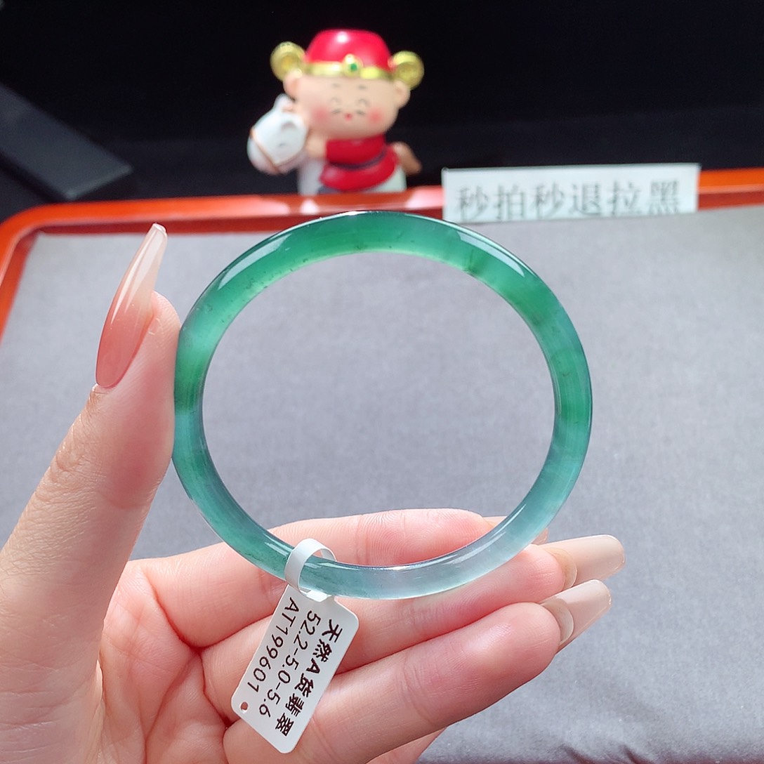 翡翠手镯未镶嵌天然