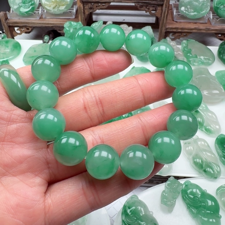 石英质玉未镶嵌颈饰