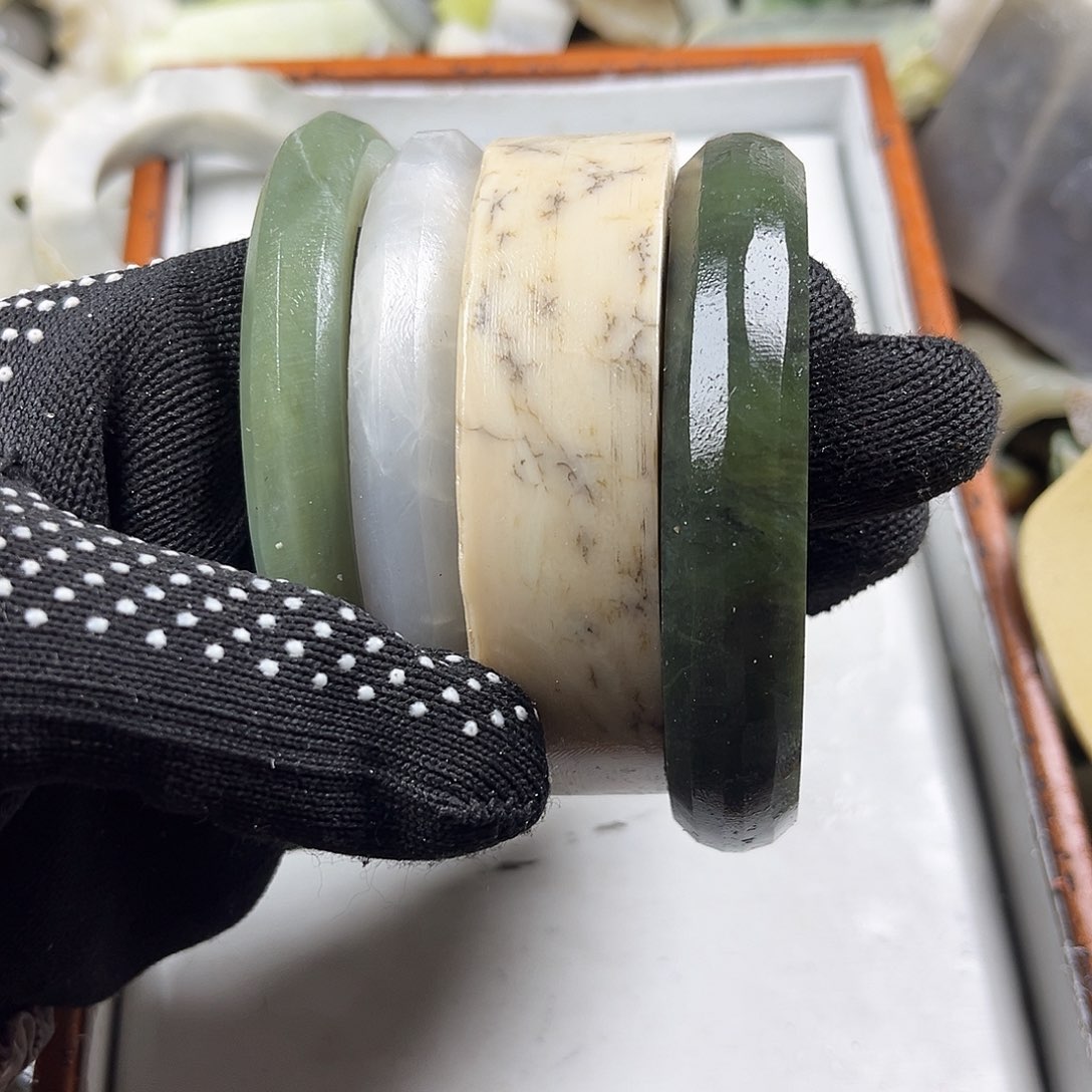 颈饰未镶嵌和田玉玉*