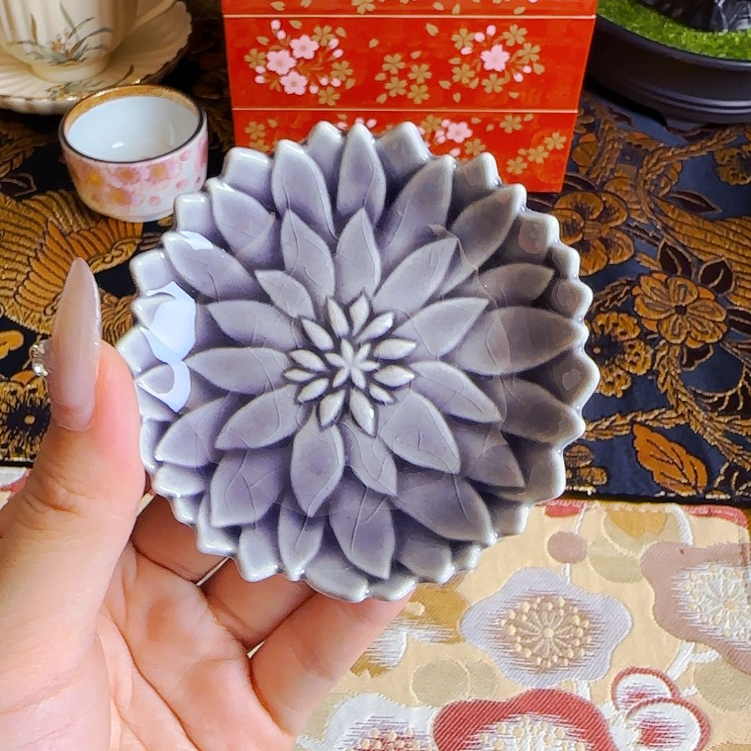 它家茶具瓷器真美！